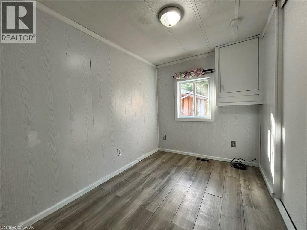 462 WATERFALLS Road - Image 17