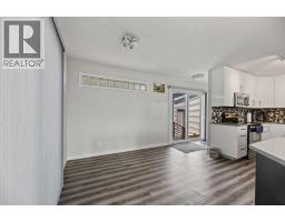 5pc Bathroom - 8035 Huntwick Crescent Ne, Calgary, AB T2K4H7 Photo 6