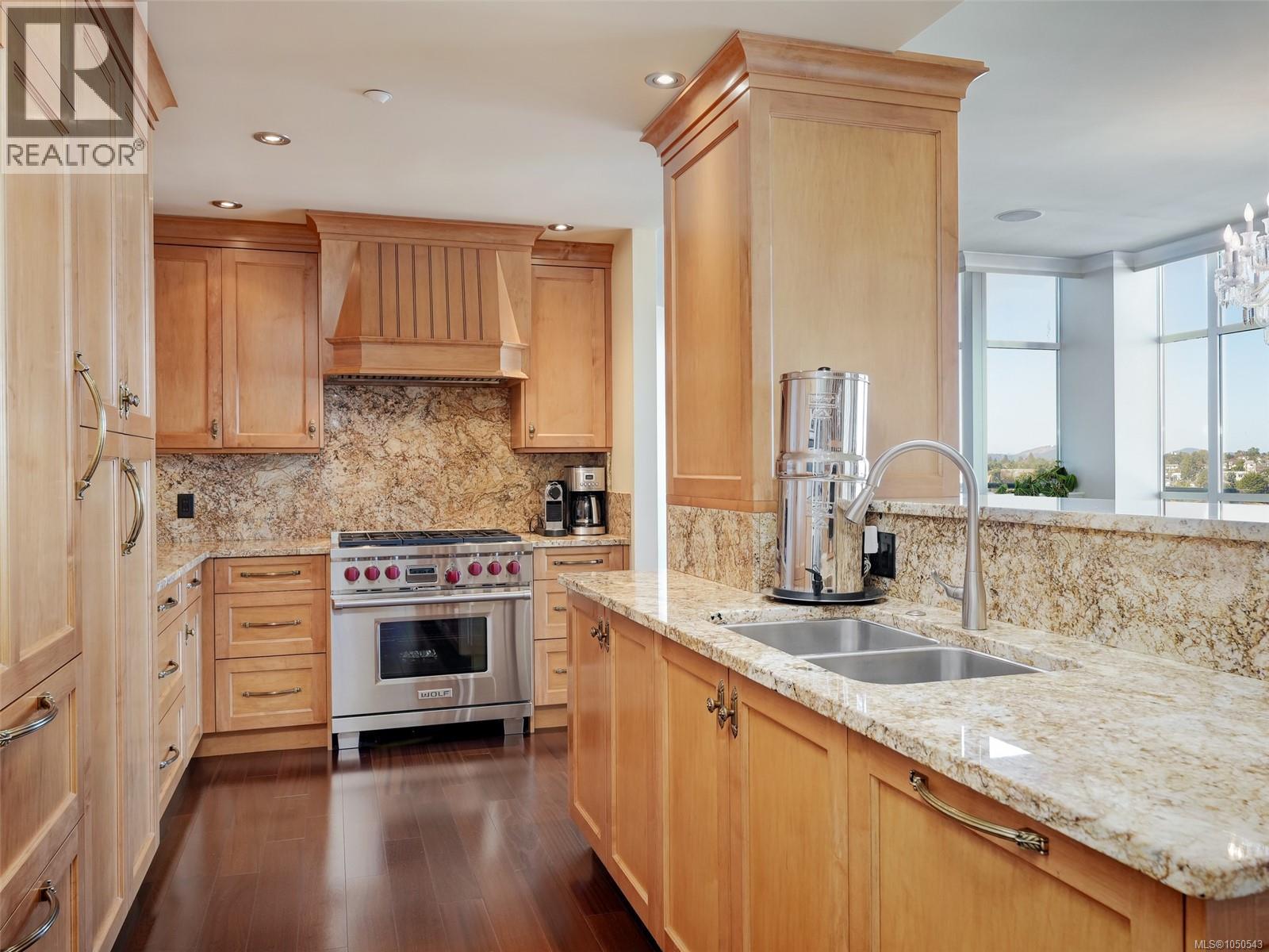 924 21 Dallas Road, Victoria