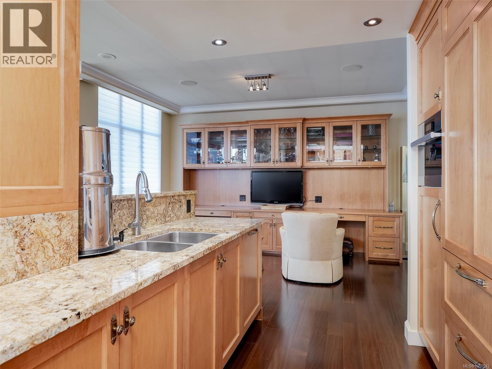 #924 21 Dallas Rd - 14