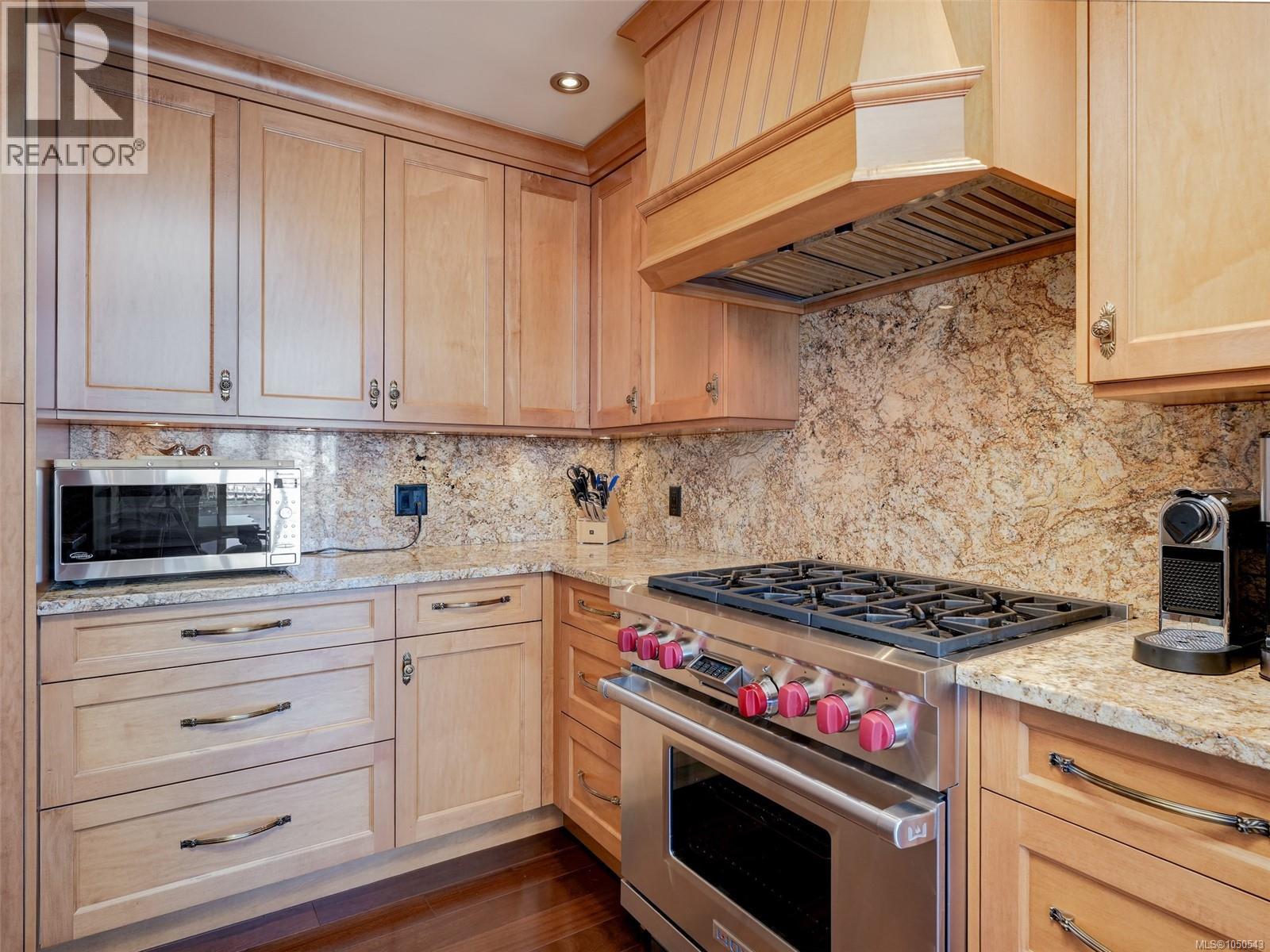 924 21 Dallas Road, Victoria