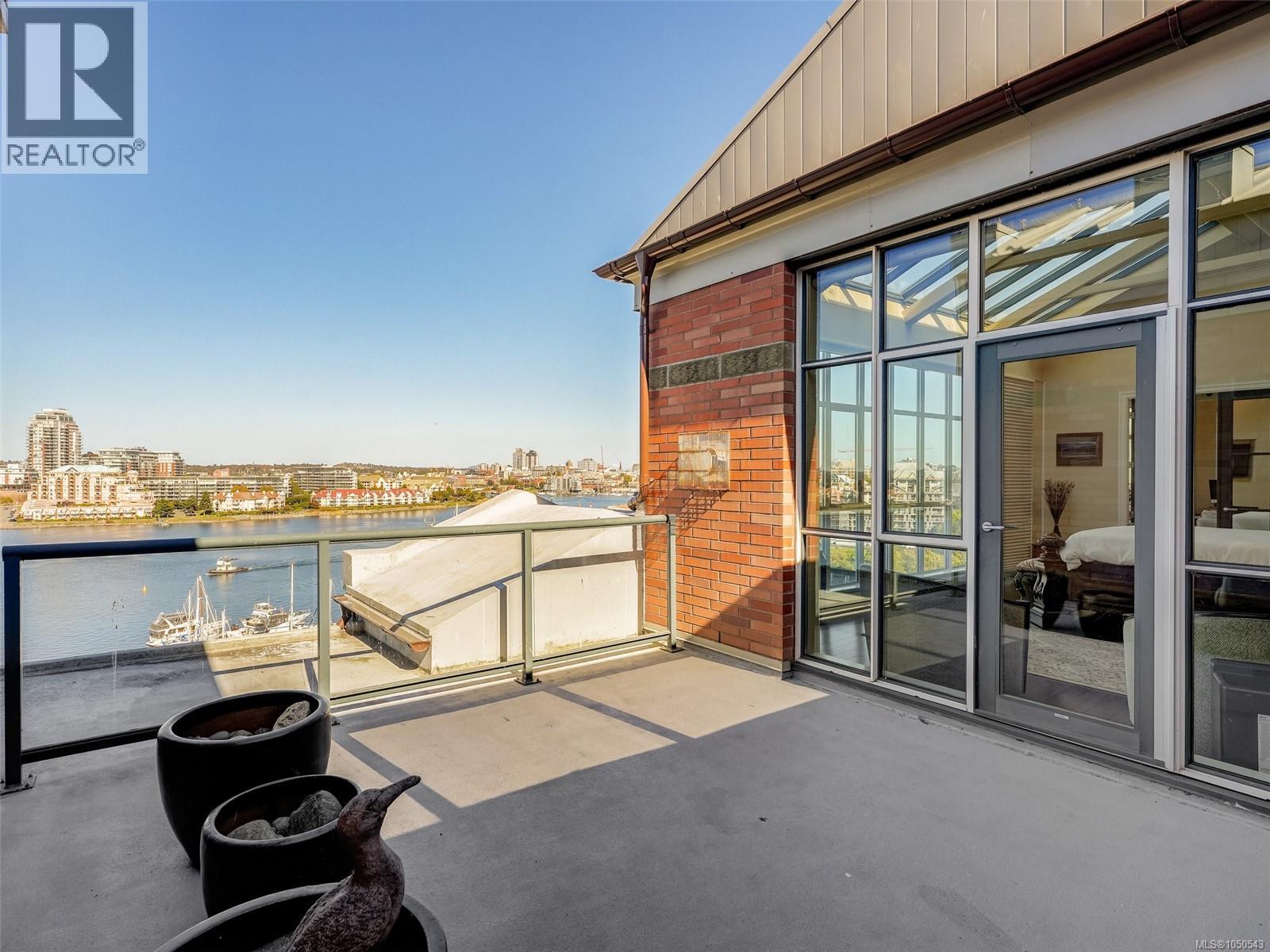 924 21 Dallas Road, Victoria
