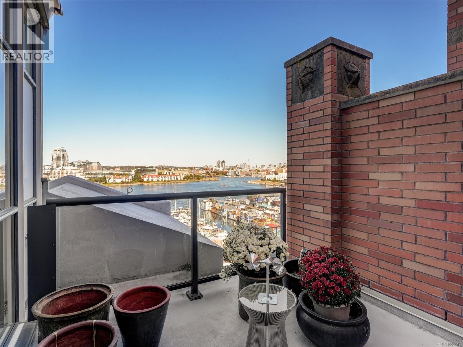 924 21 Dallas Road, Victoria