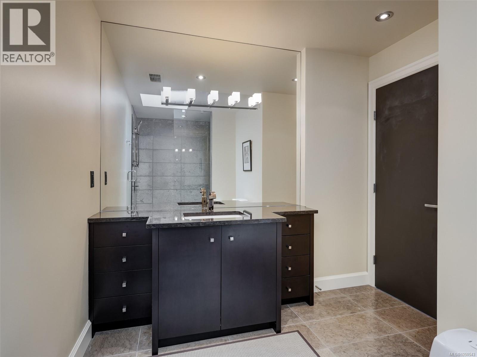 924 21 Dallas Road, Victoria