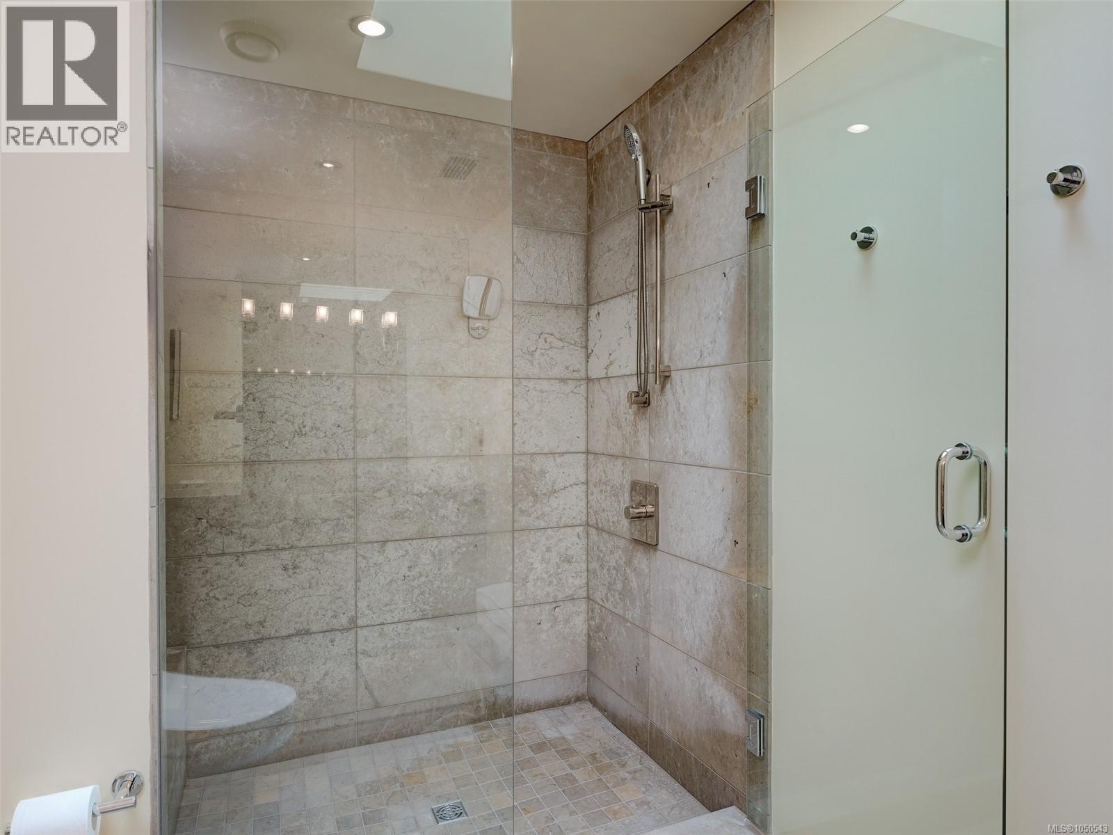924 21 Dallas Road, Victoria