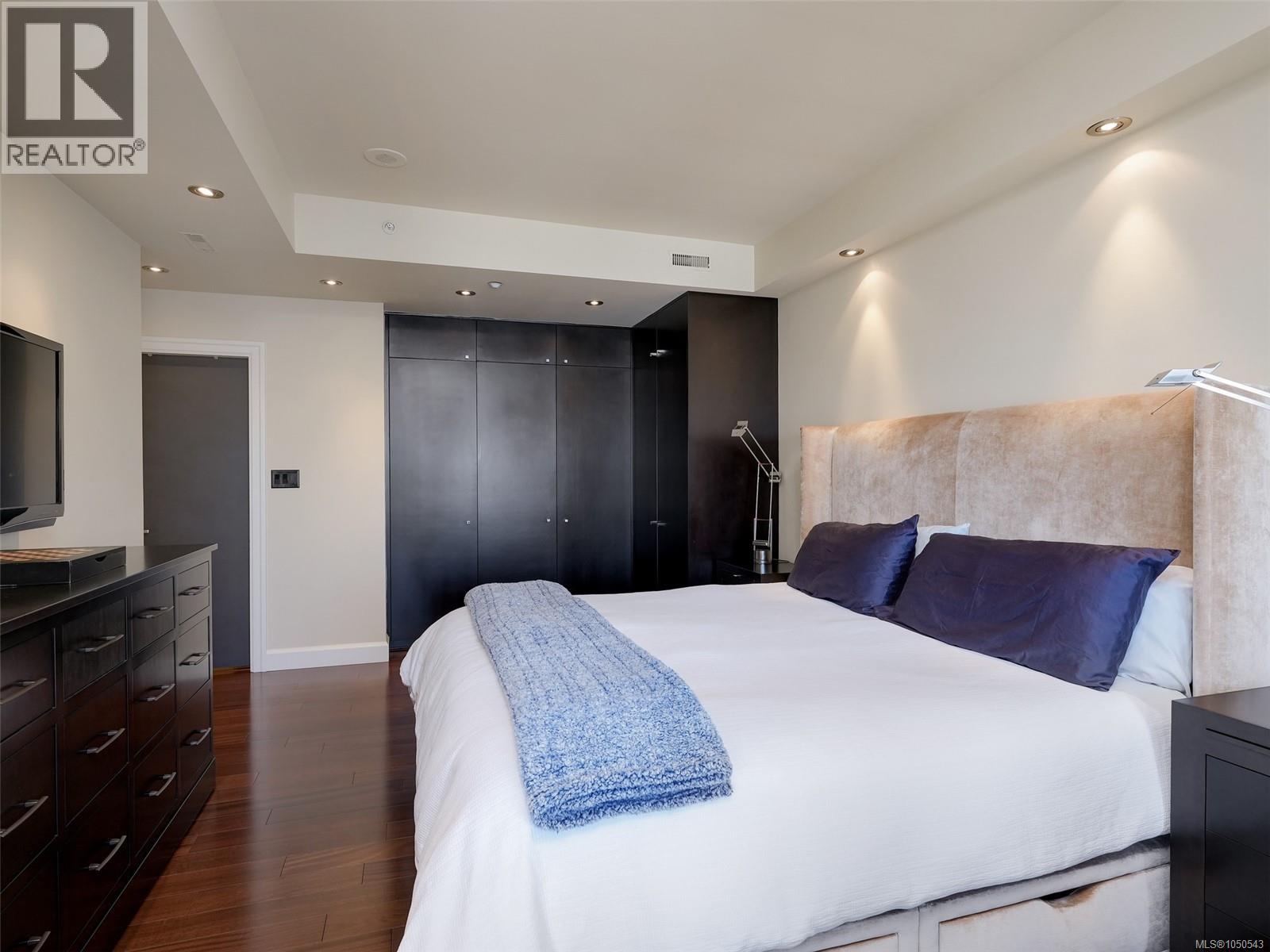 924 21 Dallas Road, Victoria