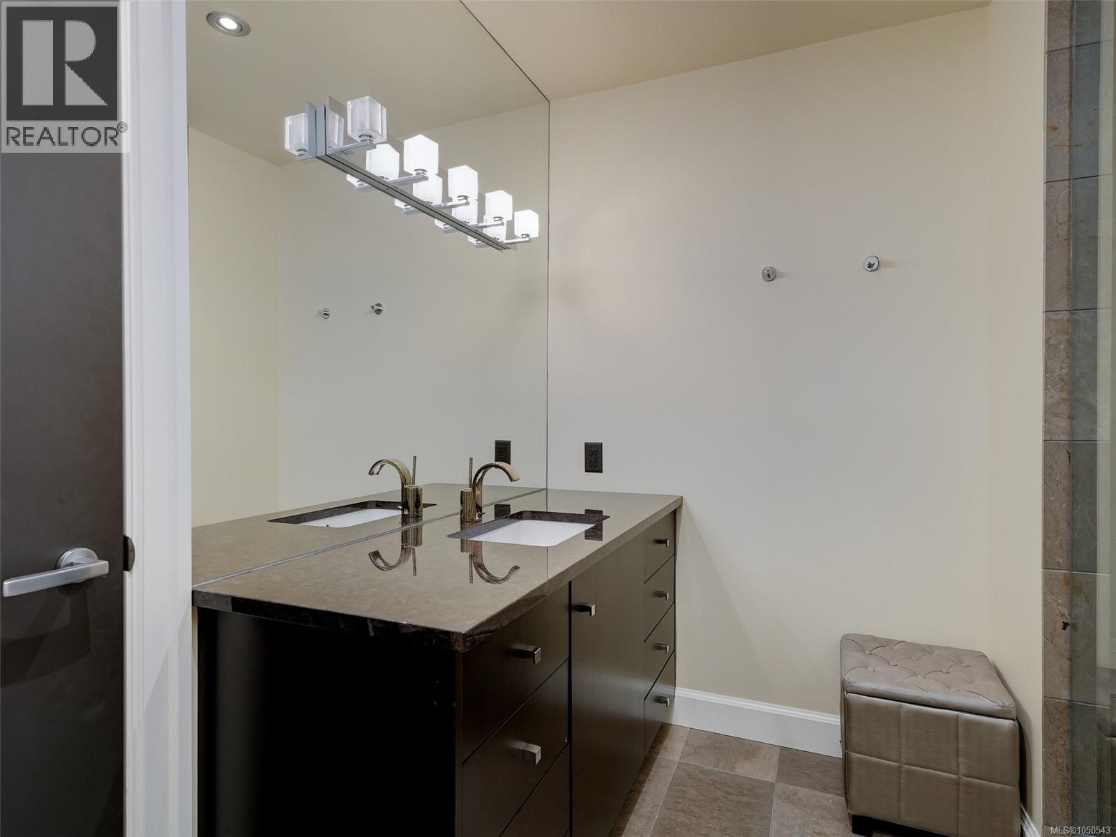 #924 21 Dallas Rd - 37