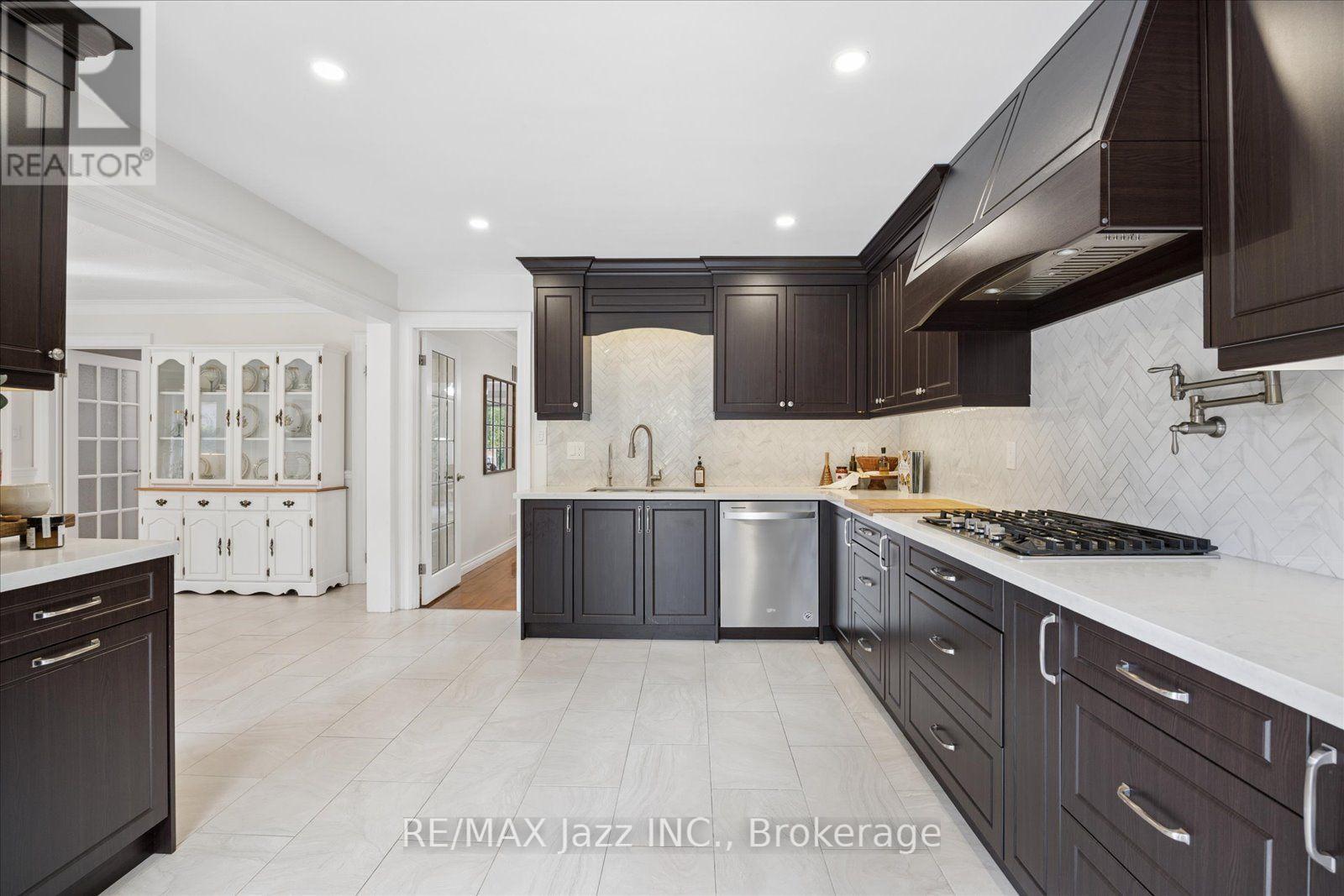 35 Ward Street, Whitby, ON photo 5