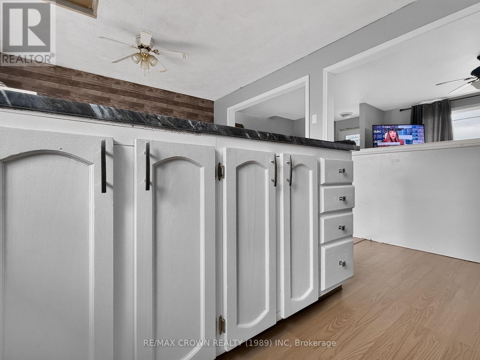 24 CEDAR AVENUE - 12
