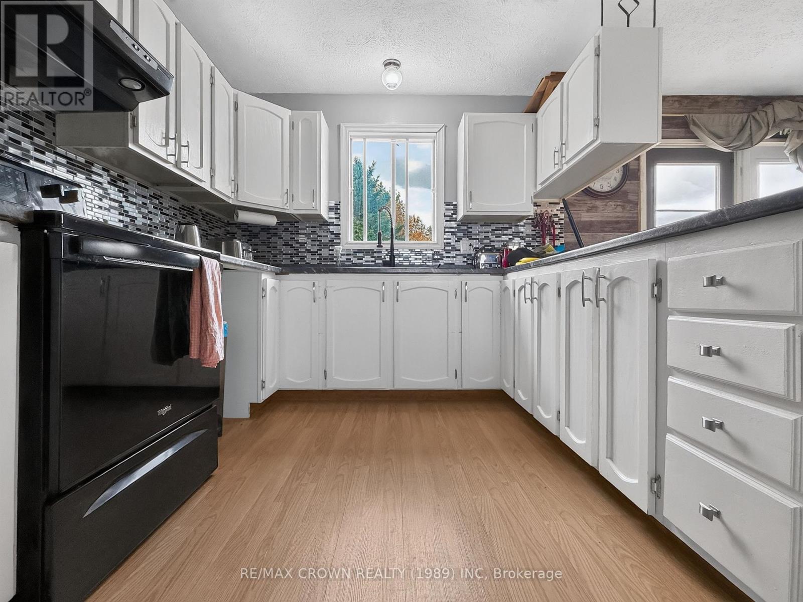24 CEDAR AVENUE - Image 13