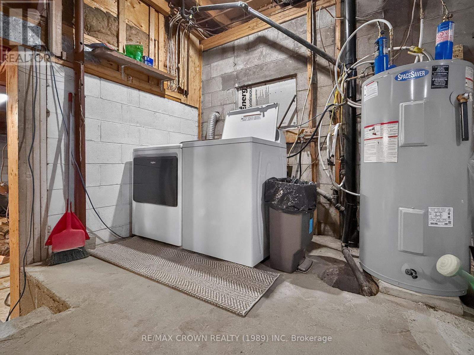 24 CEDAR AVENUE - 31