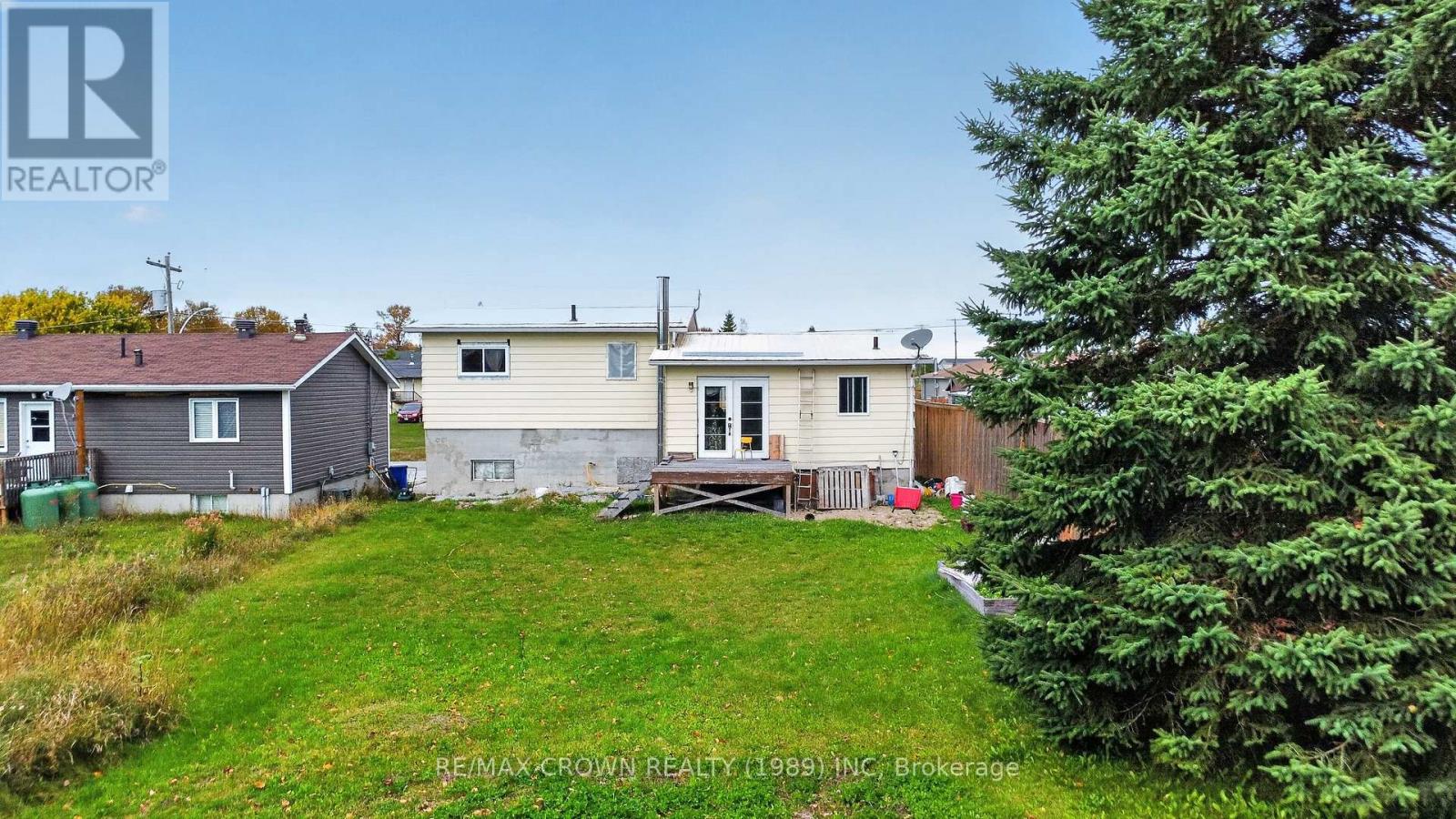24 CEDAR AVENUE - 8