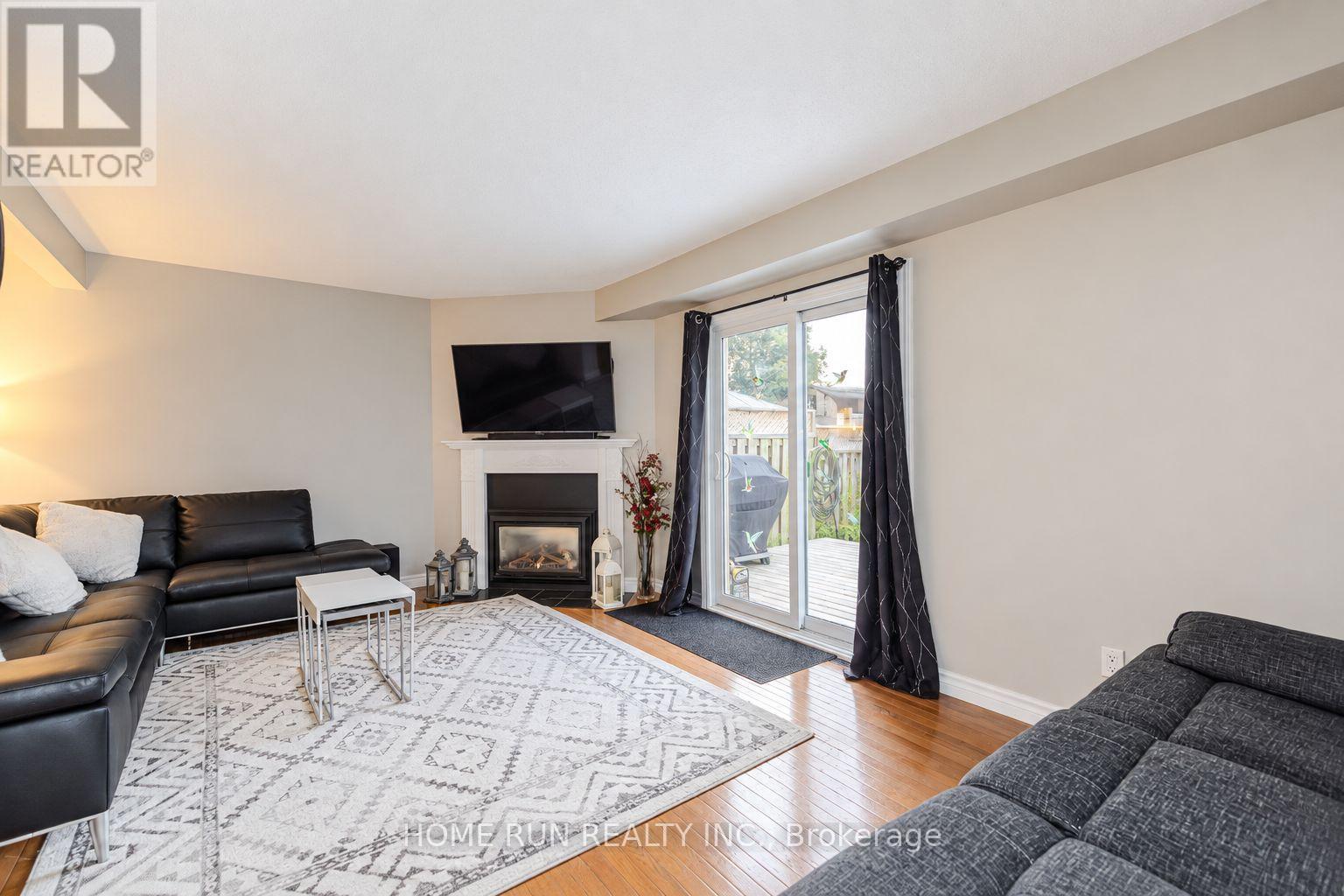 57 FAIR OAKS CRESCENT - Image 17