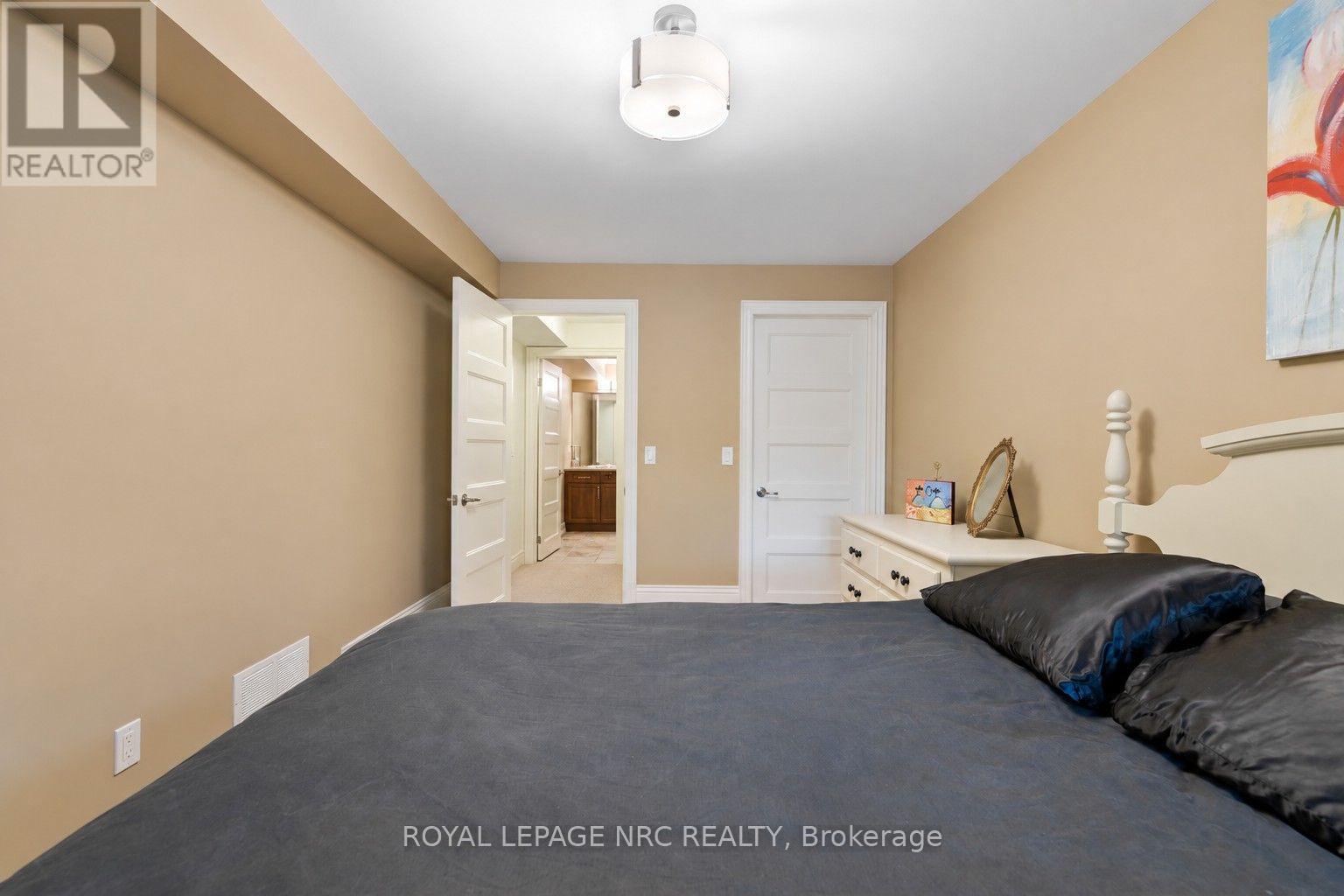 295 CREEKSIDE DRIVE - Image 38