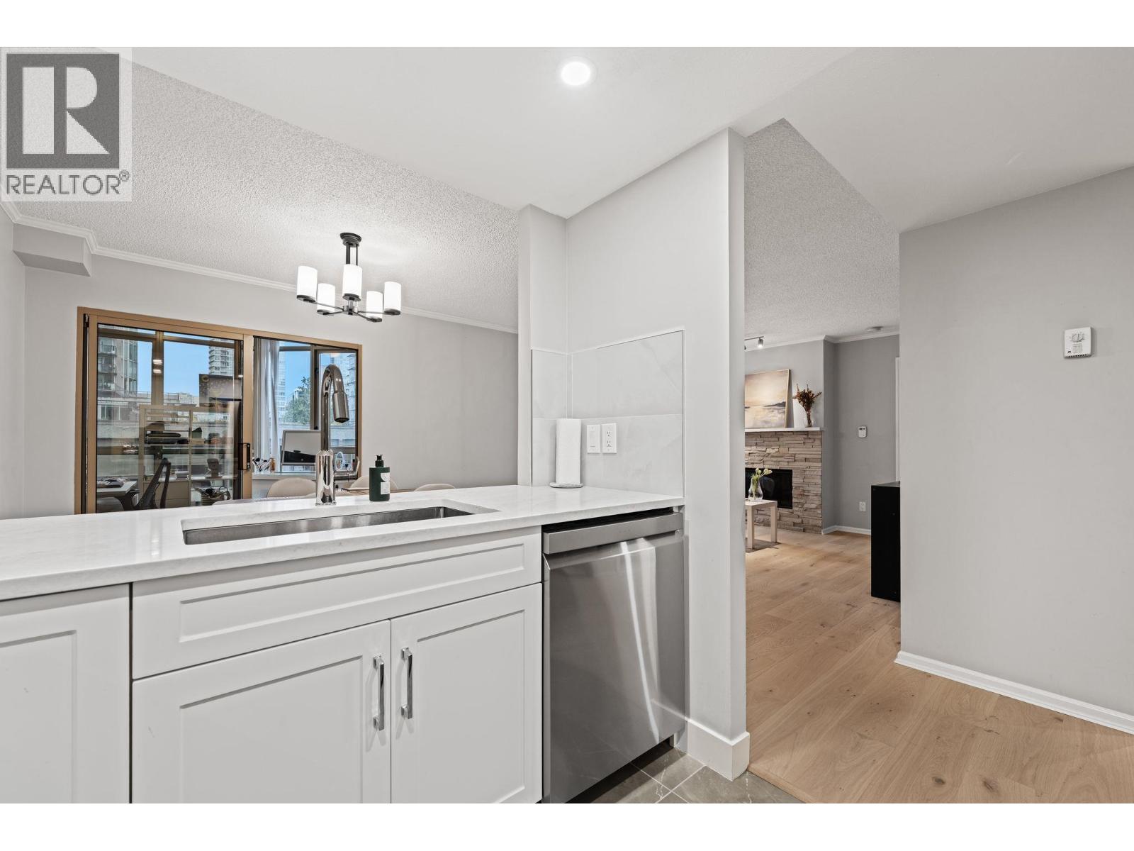 906 867 HAMILTON STREET, Vancouver