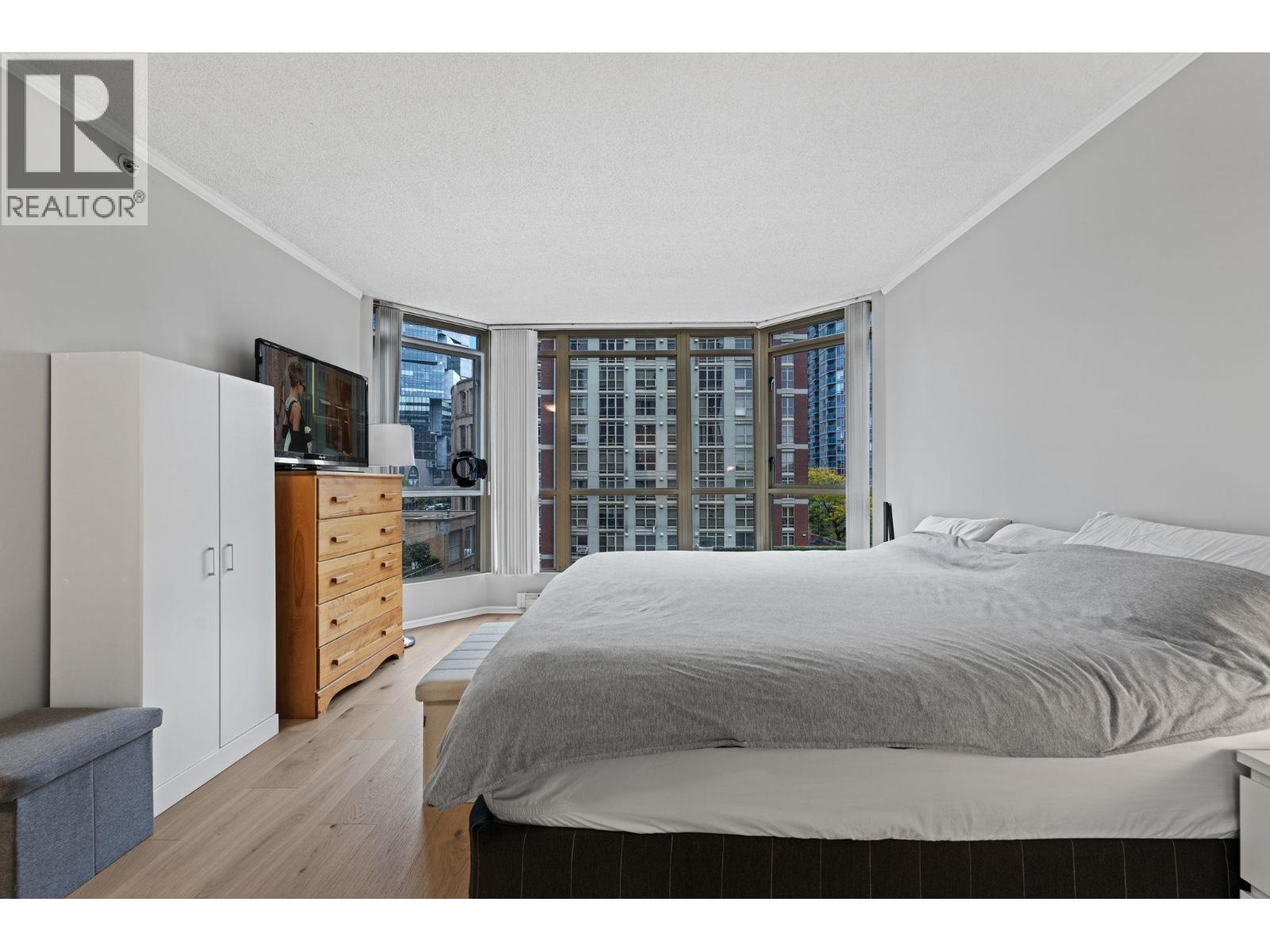 906 867 HAMILTON STREET, Vancouver