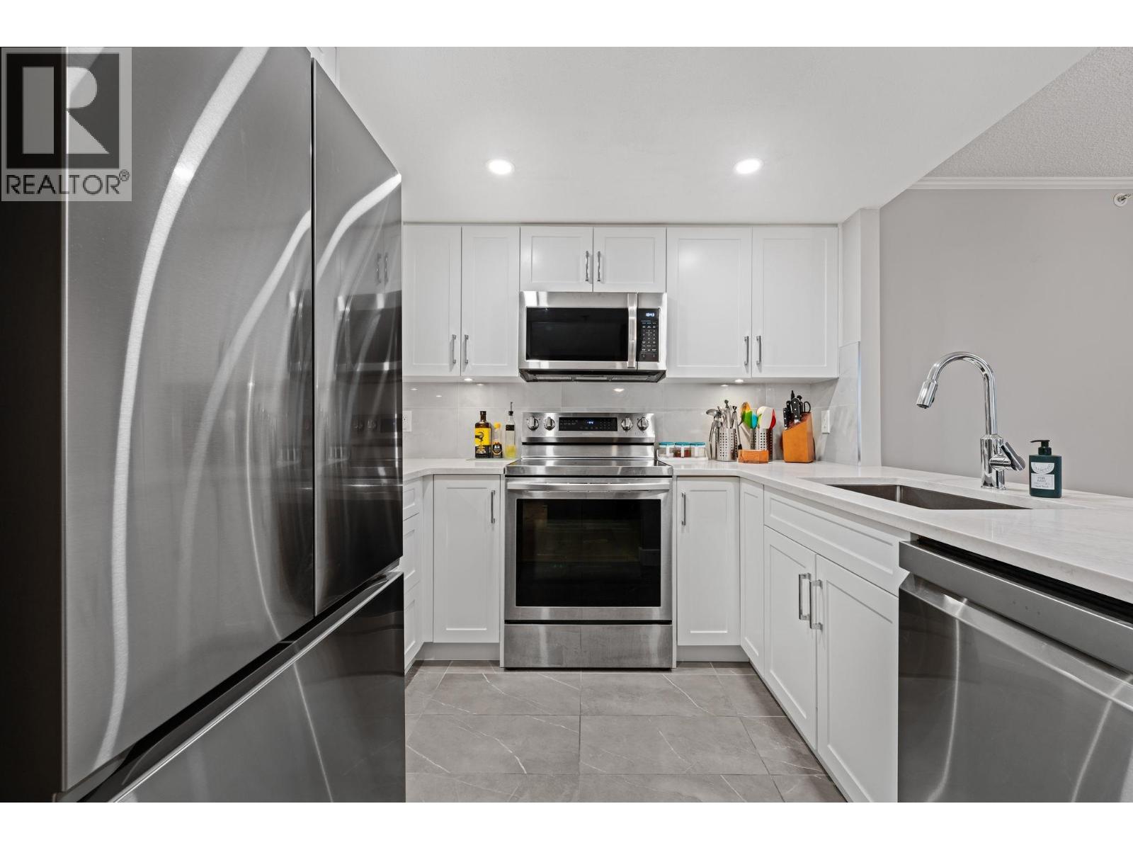 906 867 HAMILTON STREET, Vancouver