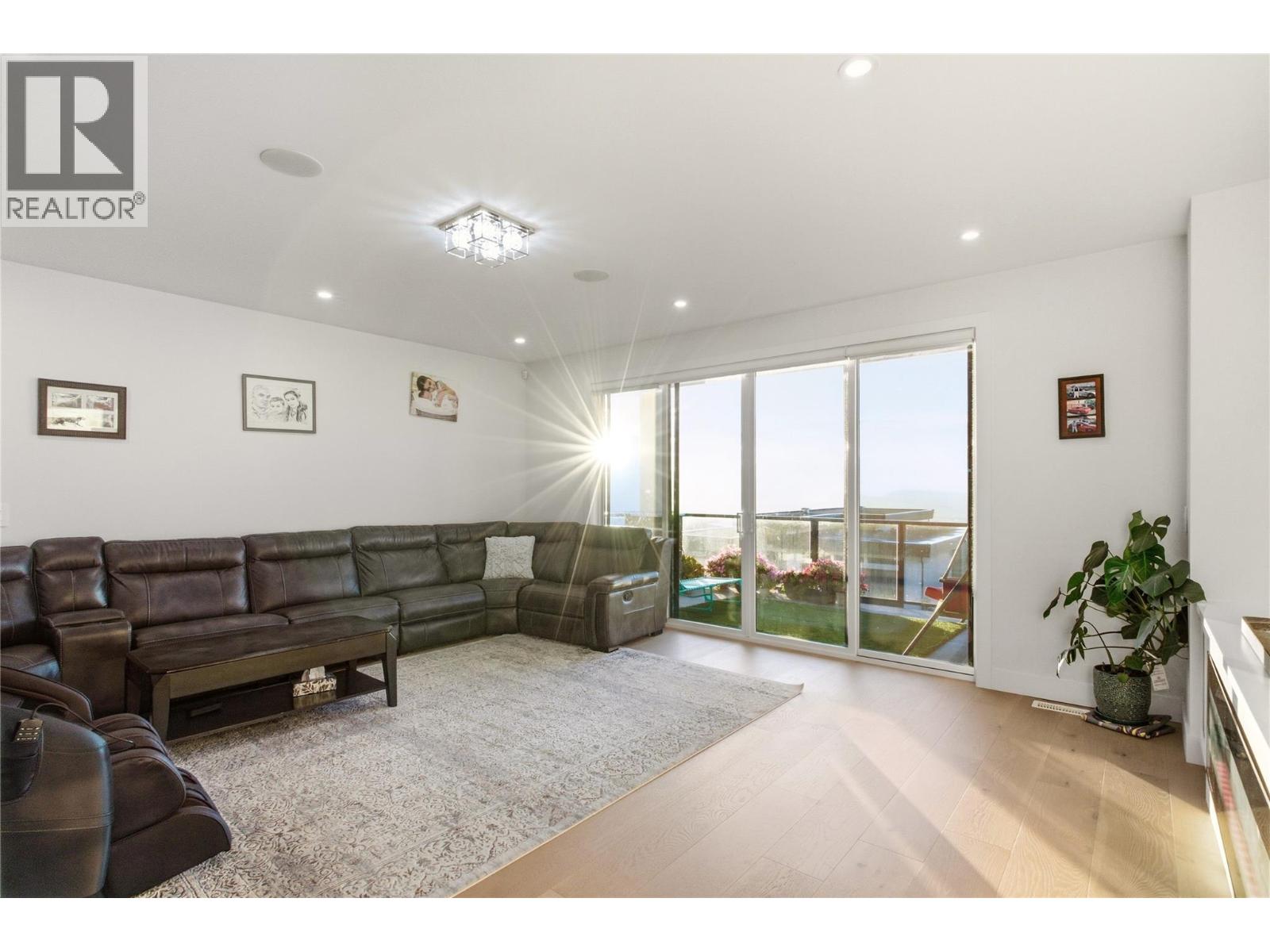 647 Deans Drive, Kelowna