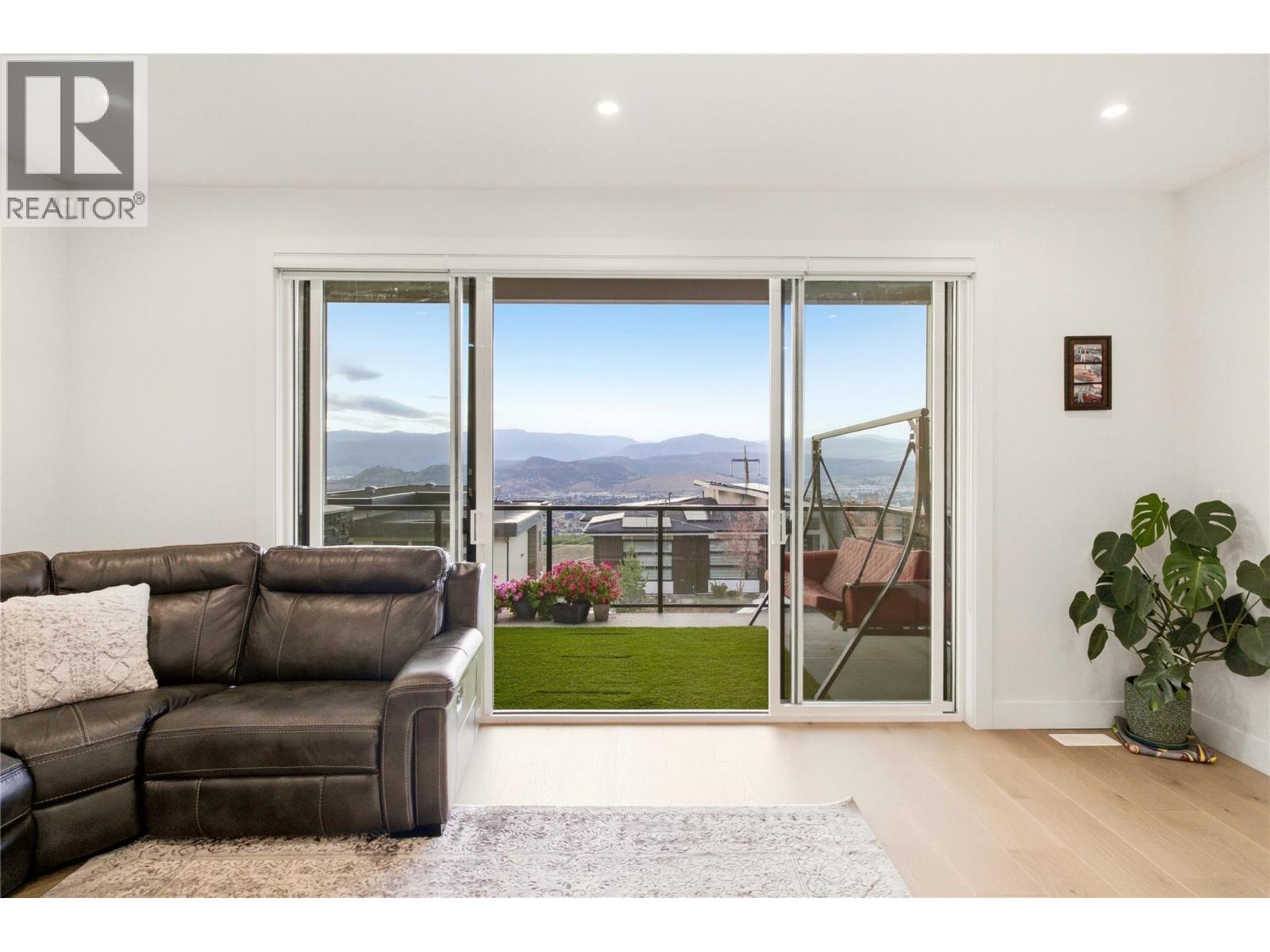 647 Deans Drive - 12