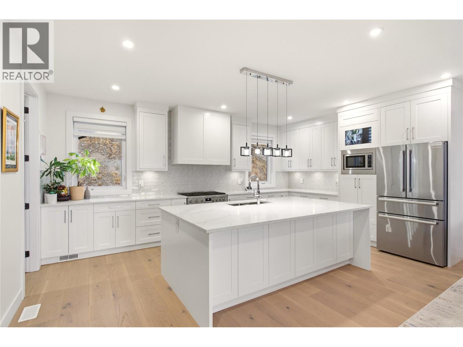 647 Deans Drive - 4
