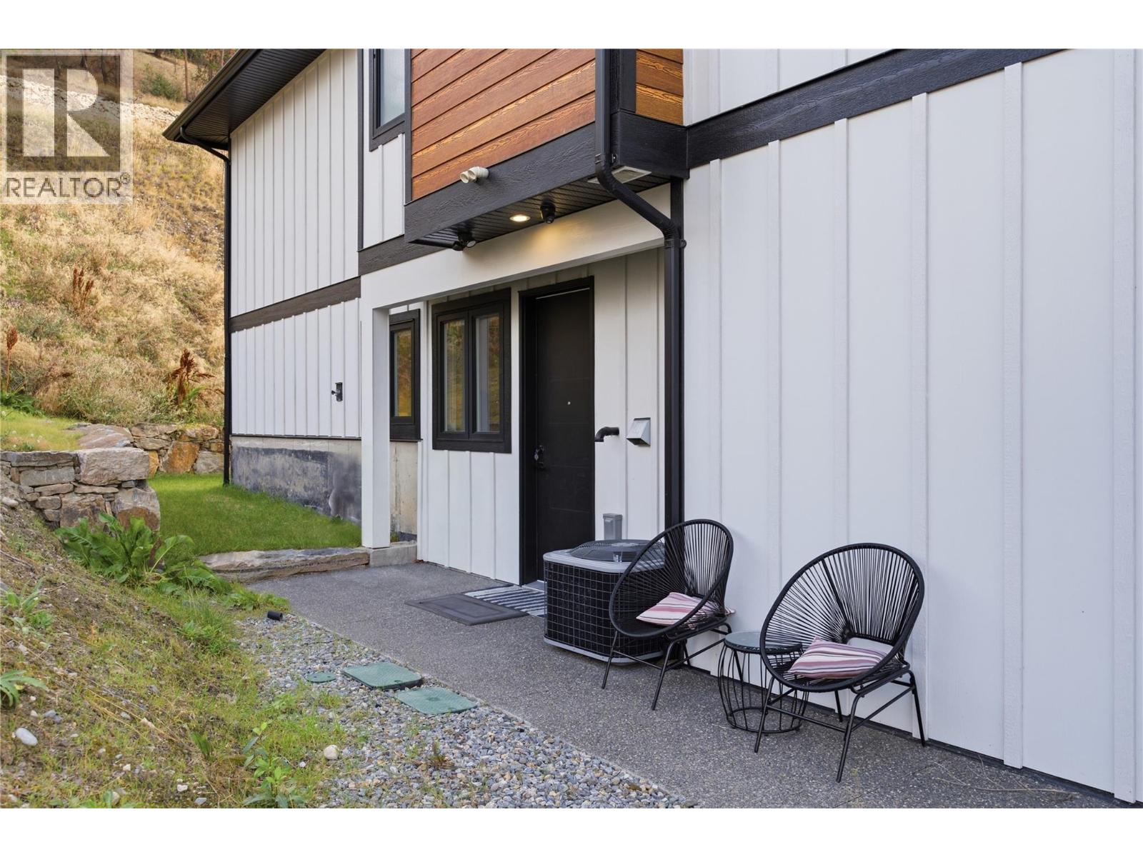 647 Deans Drive, Kelowna