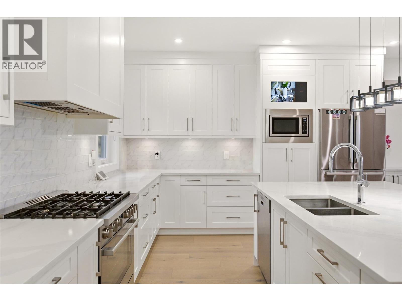 647 Deans Drive, Kelowna