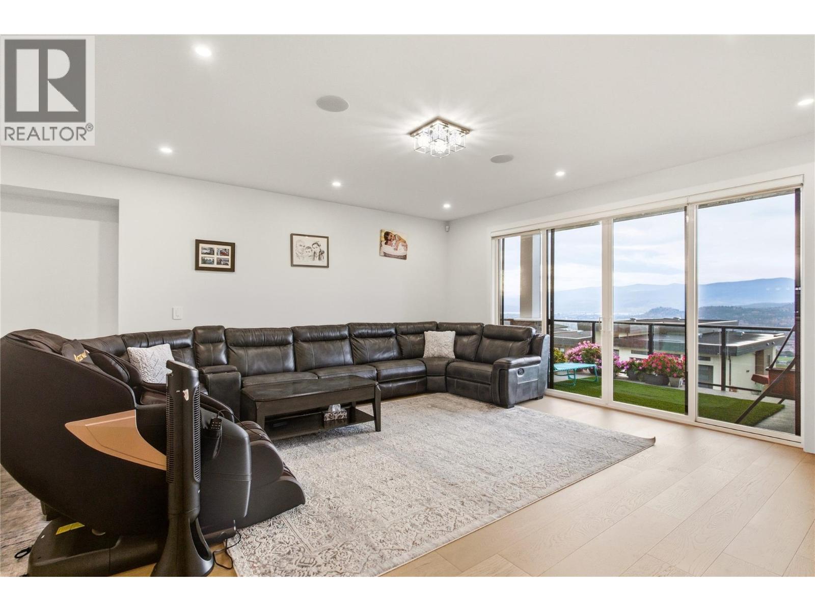 647 Deans Drive - 9