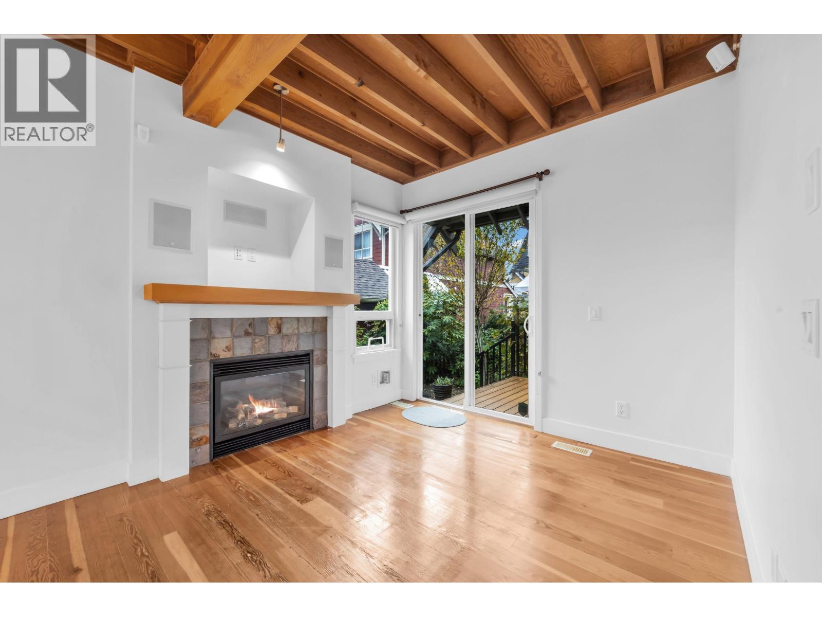 264 HOLLY AVENUE, New Westminster