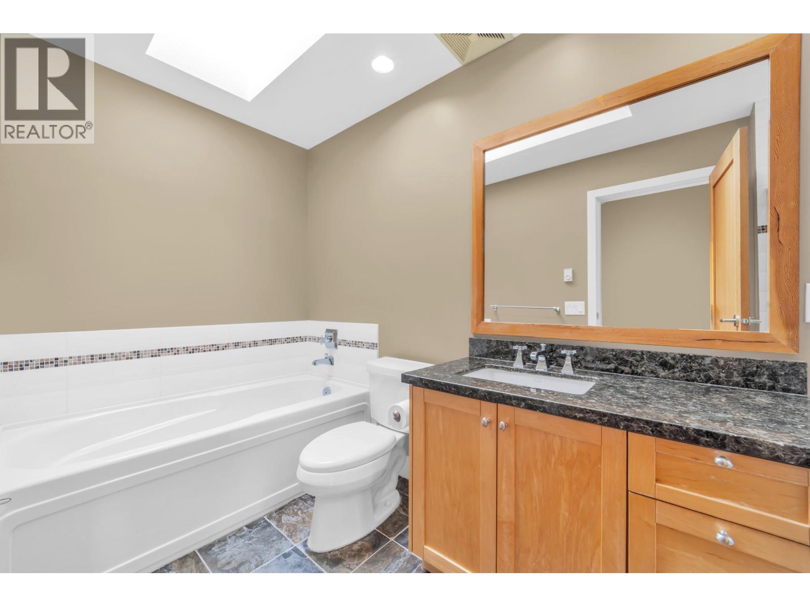 264 HOLLY AVENUE, New Westminster