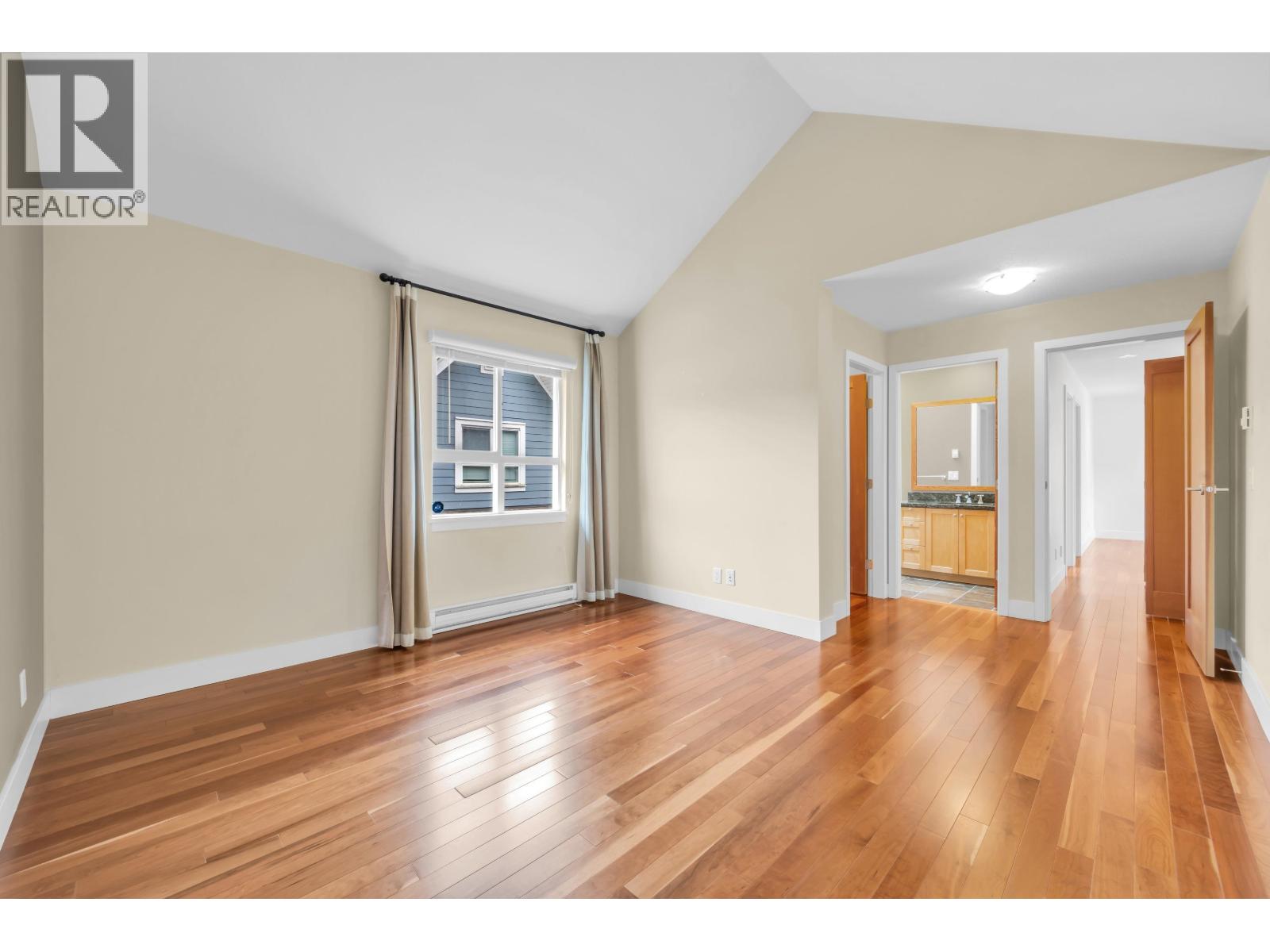 264 HOLLY AVENUE, New Westminster