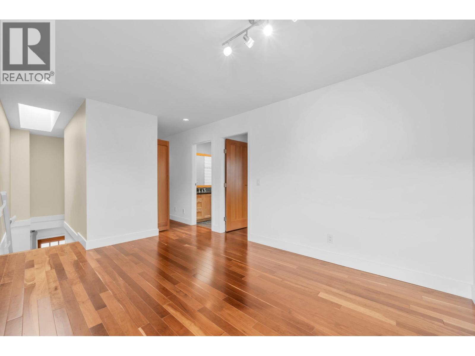 264 HOLLY AVENUE, New Westminster