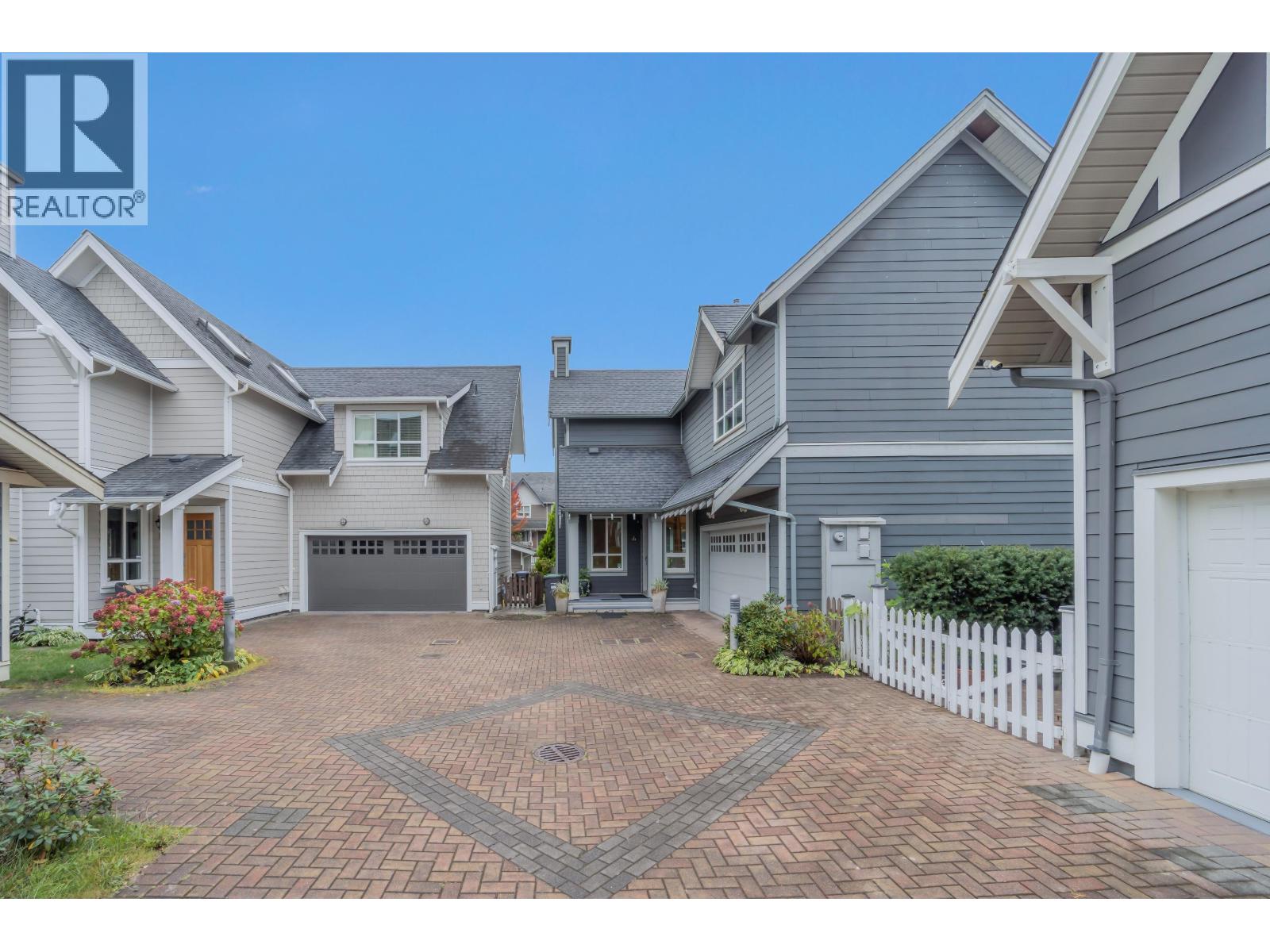 264 HOLLY AVENUE, New Westminster