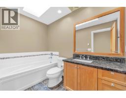 264 Holly Avenue, New Westminster, BC V3M0B3 Photo 19