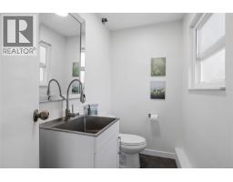 107 Moss Ave, Parksville, BC V9P1L5 Photo 19