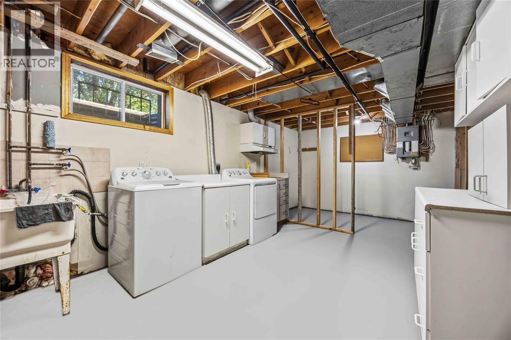 1516 HENLEY CRESCENT - 27