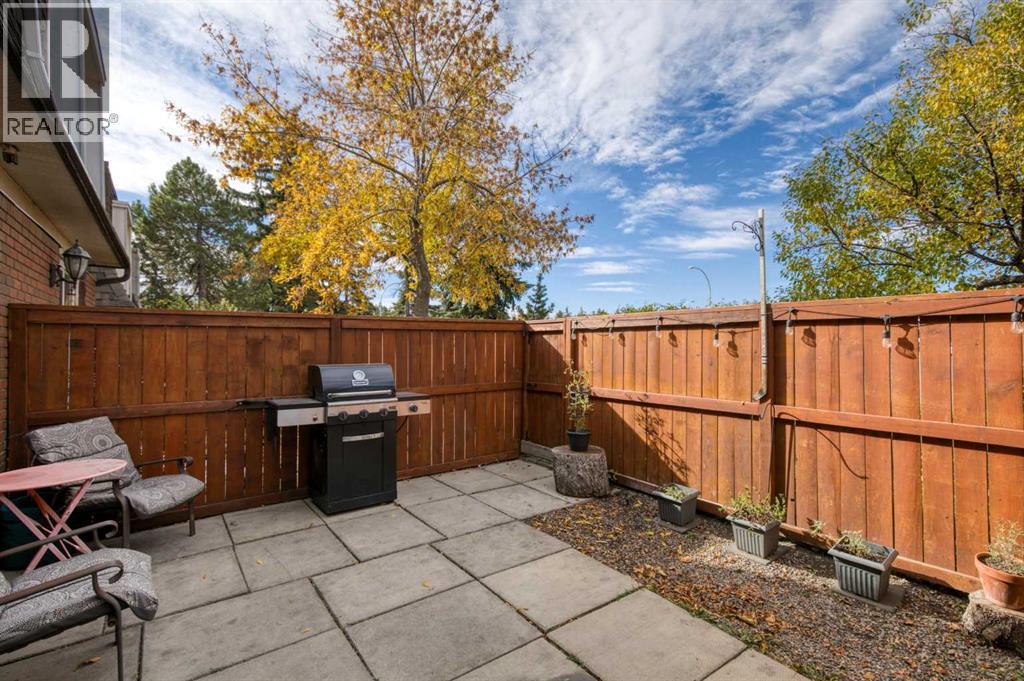 #8 330 Canterbury Drive SW - 14