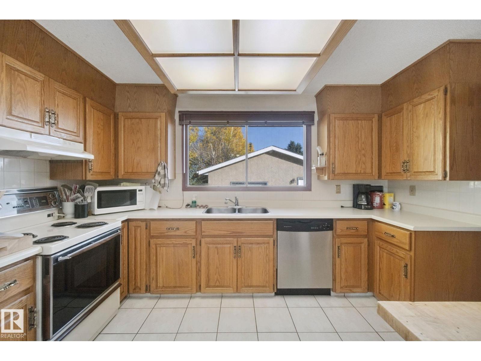 10824 35 AV NW - 14