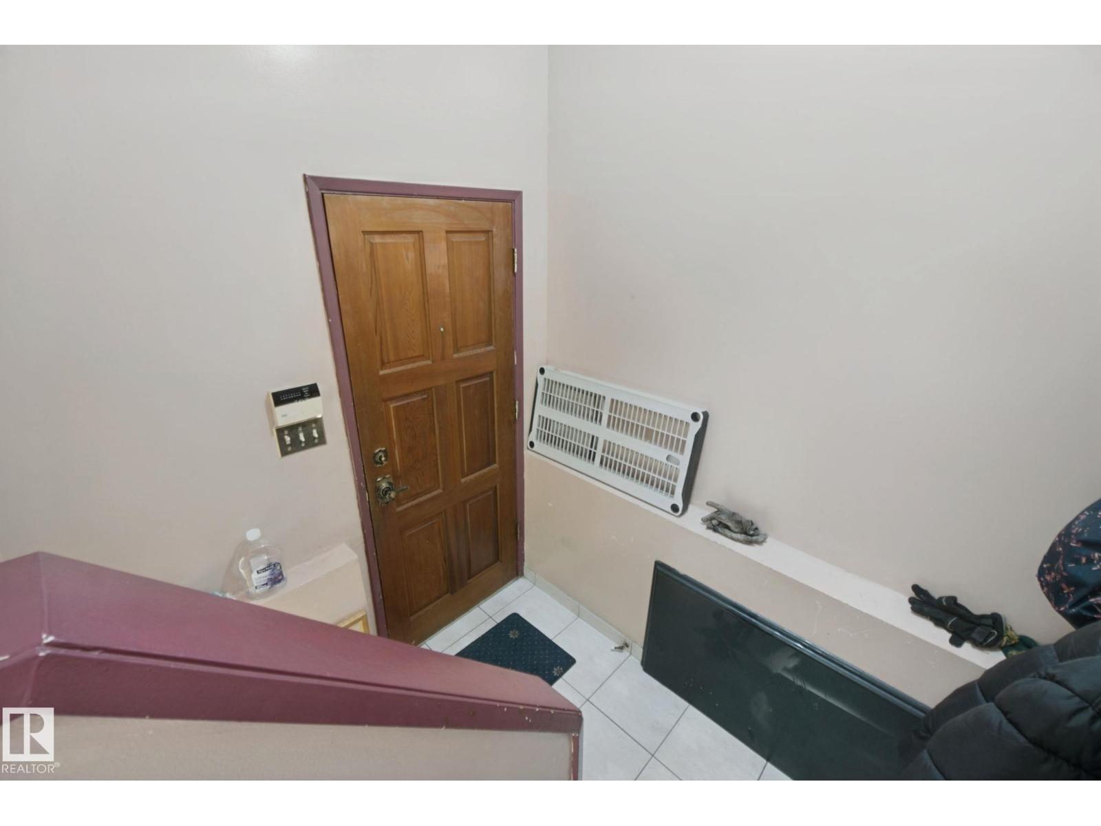 10824 35 AV NW - 29