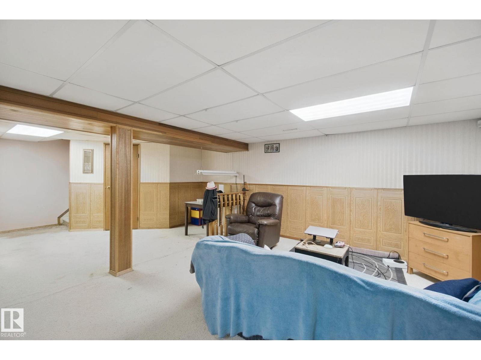 10824 35 AV NW - 33