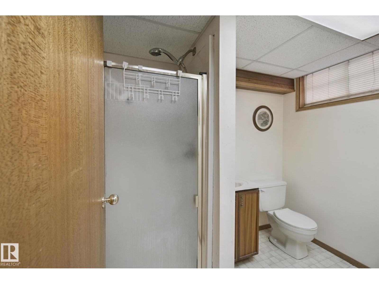 10824 35 AV NW - Image 37