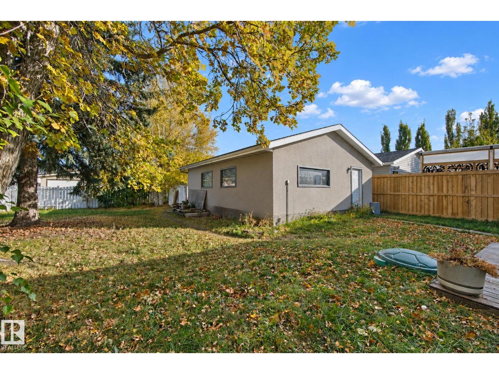 10824 35 AV NW - Image 45