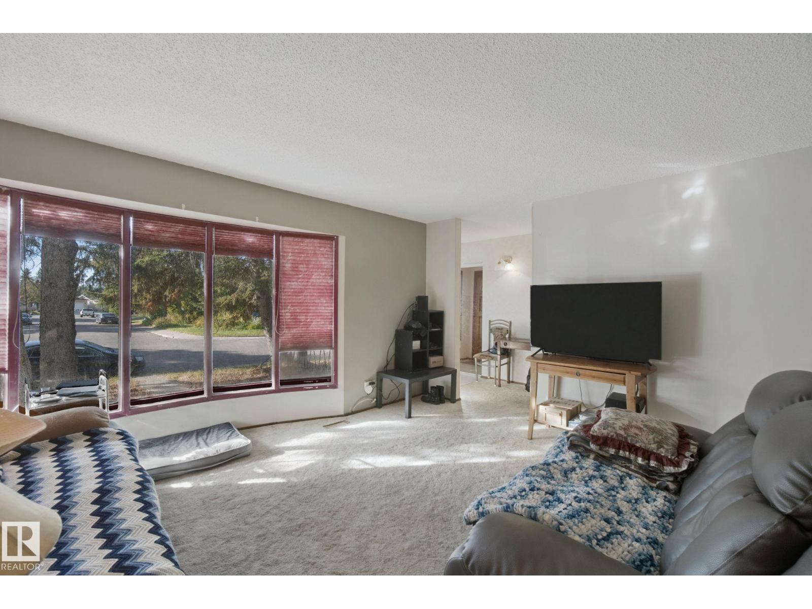 10824 35 AV NW - Image 8
