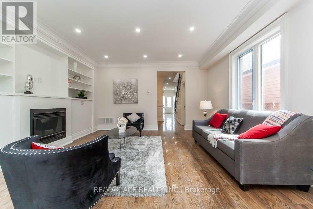 48A Leyton Avenue, Toronto, ON photo 3