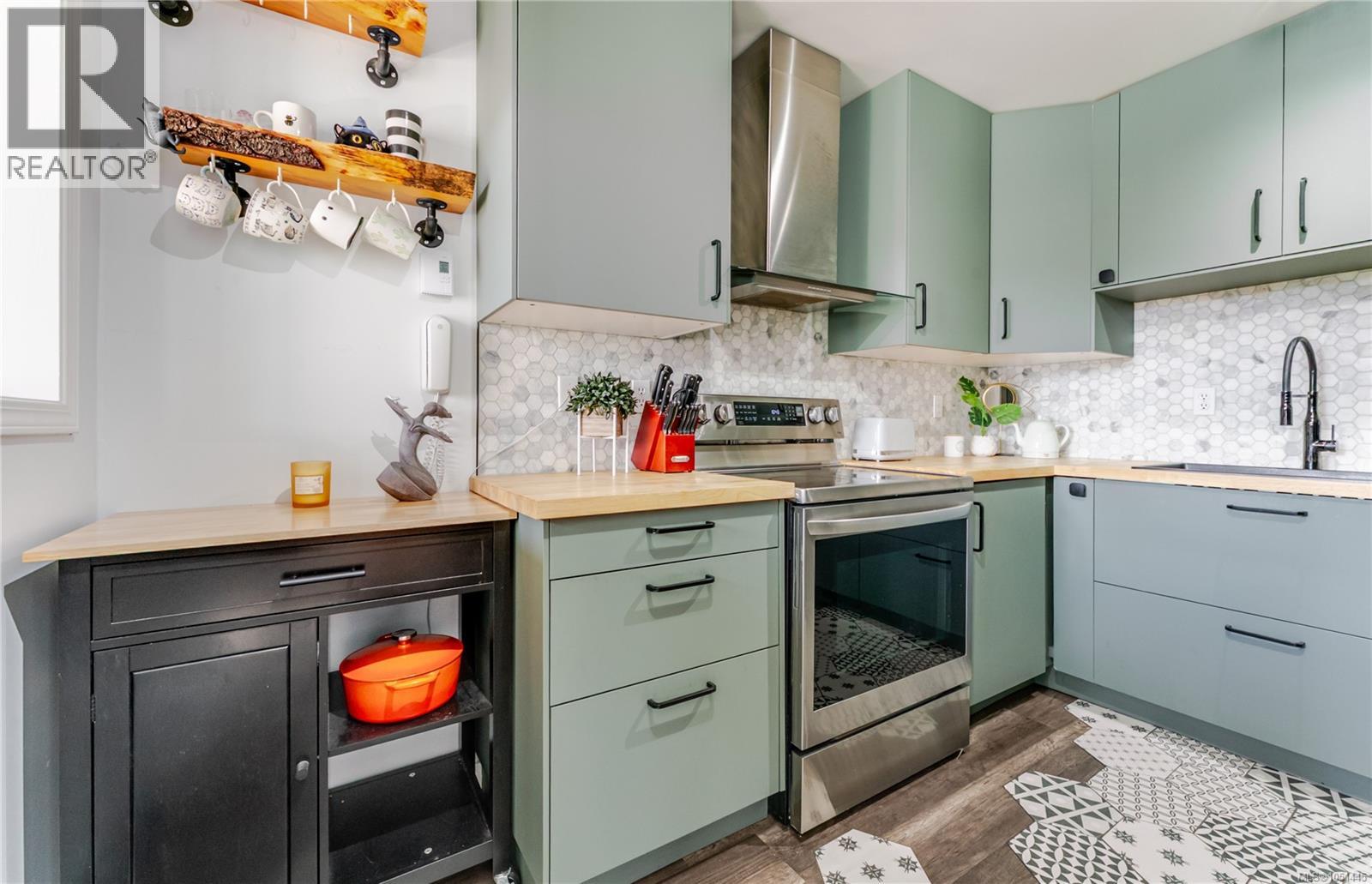 #203 3460 Quadra St - 1