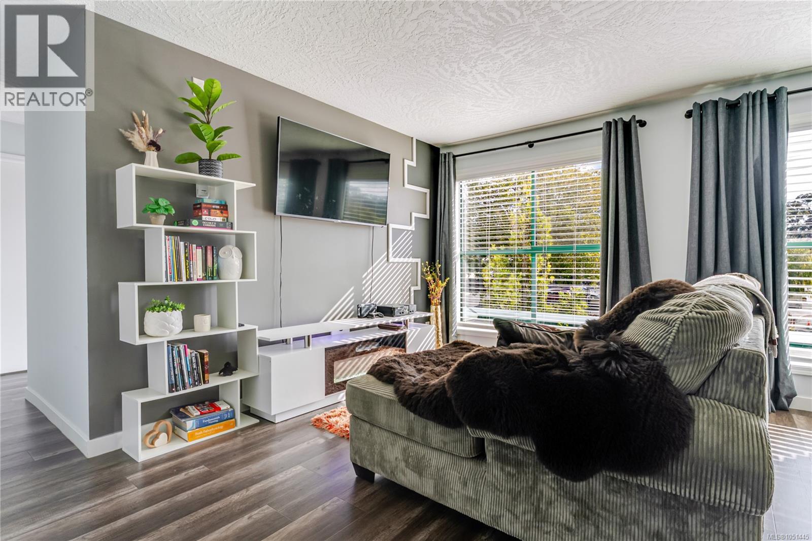 203 3460 Quadra Street, Saanich