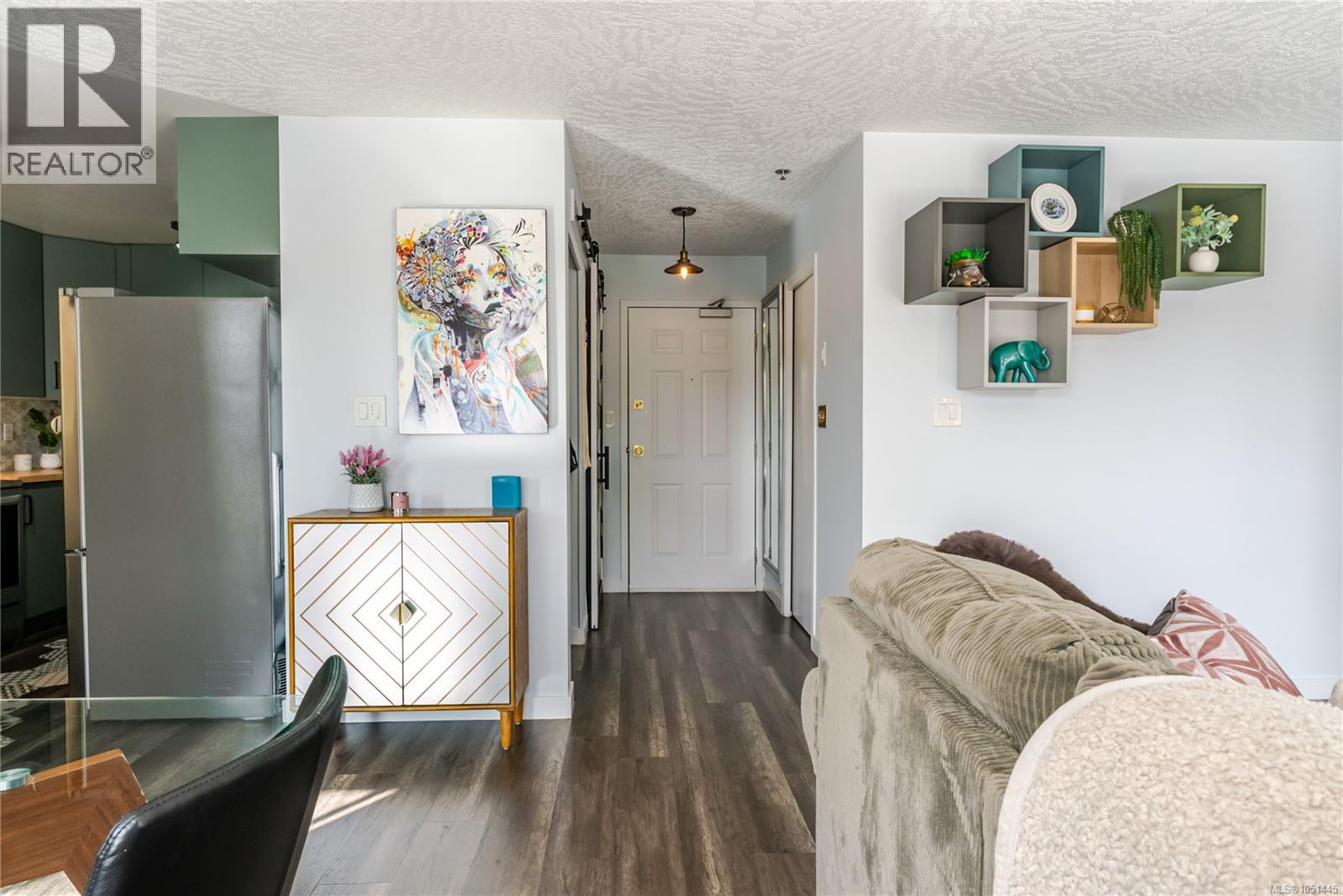 203 3460 Quadra Street, Saanich