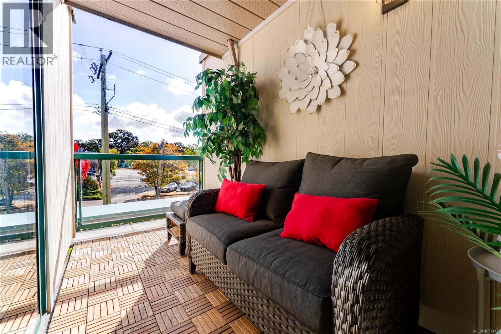 203 3460 Quadra Street, Saanich