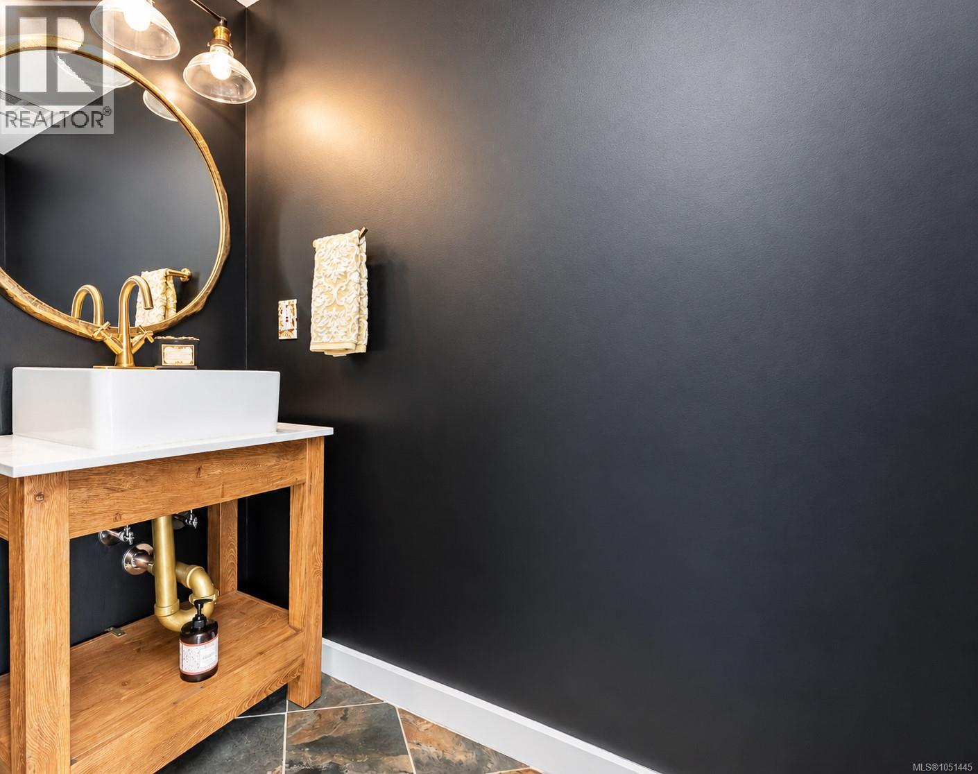 #203 3460 Quadra St - 15