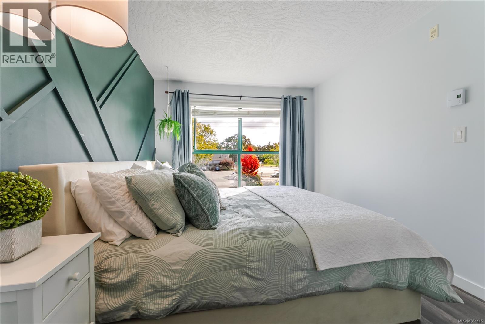 203 3460 Quadra Street, Saanich