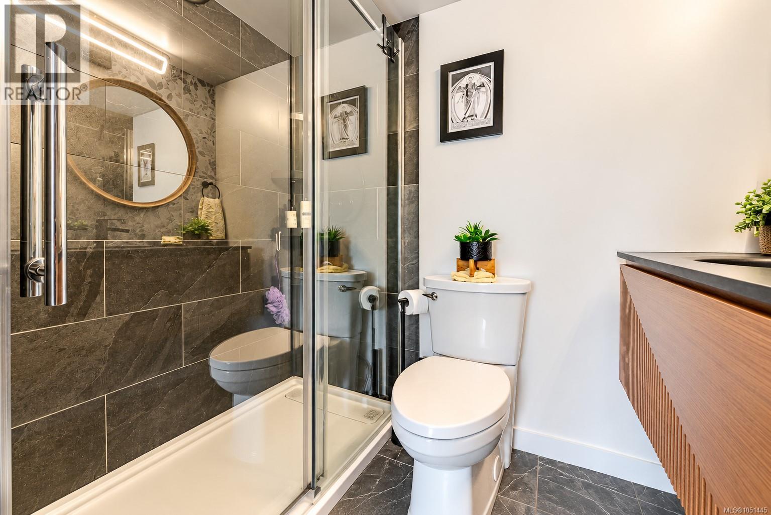 203 3460 Quadra Street, Saanich